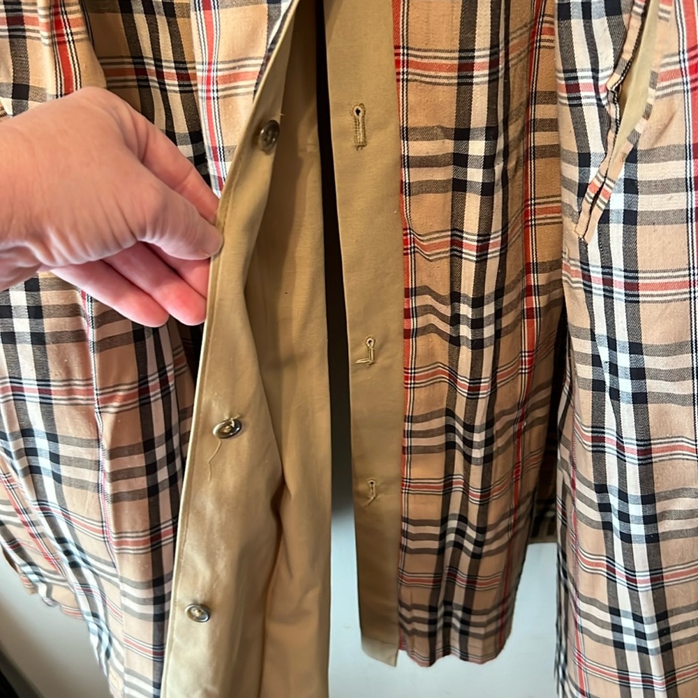 Brown vintage raincoat. - Picture 2 of 16